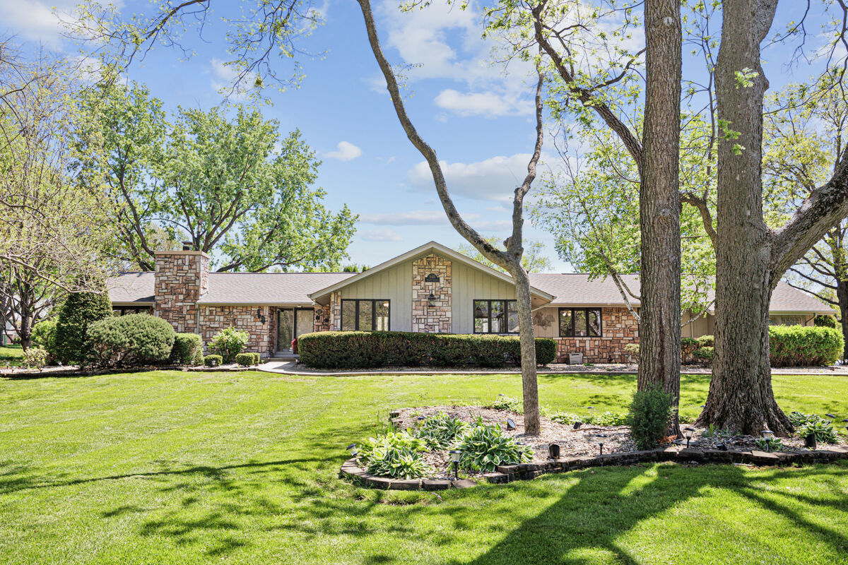 Property Photo: 940 Milton Bridge IL 60423