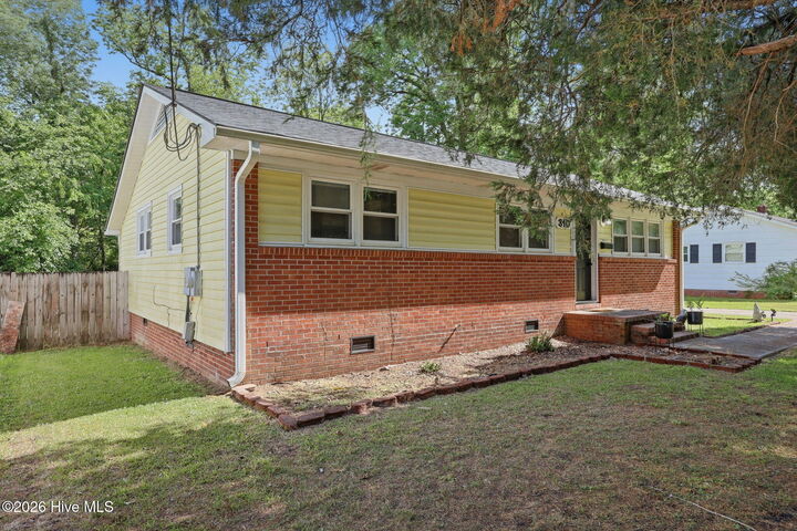 Property Photo:  310 White Oak Street  NC 28540 