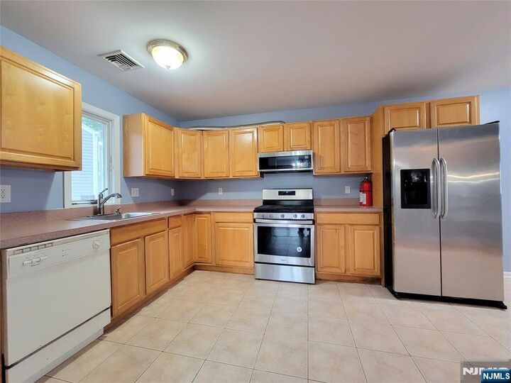Property Photo:  154 Norwood Avenue 2  NJ 07644 