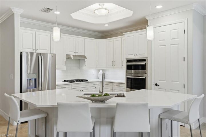 Property Photo:  3058 Aviamar Cir  FL 34114 