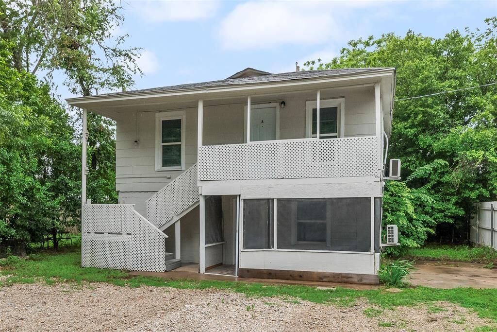 Property Photo:  821 Bond St Street  TX 76114 