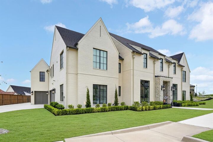 Property Photo:  13717 Nouvelle Circle  TX 76008 