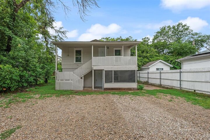 Property Photo:  821 Bond Street  TX 76114 