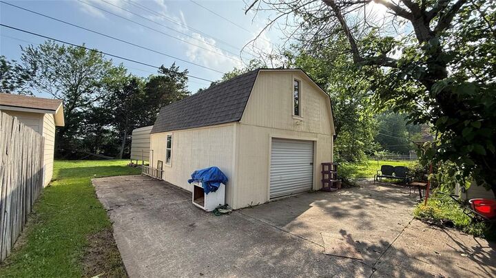 Property Photo:  2030 Sycamore Street  TX 75460 