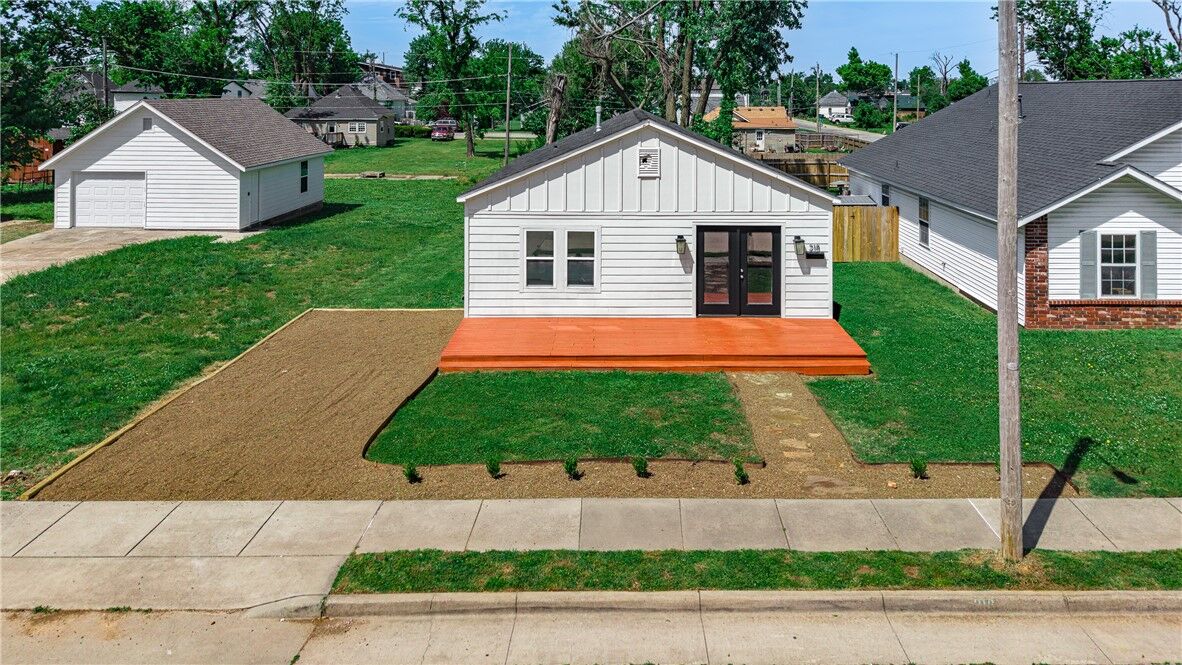 Property Photo:  218 N 5th Street  AR 72756 