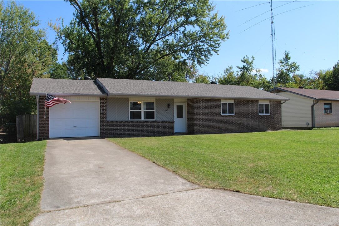 Property Photo:  817 N 30th Street  AR 72756 