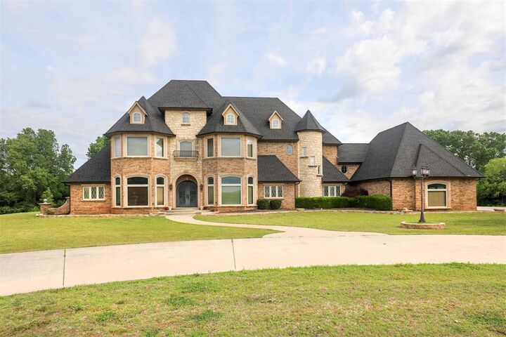 Property Photo:  1826 County Road 1210  OK 73089 