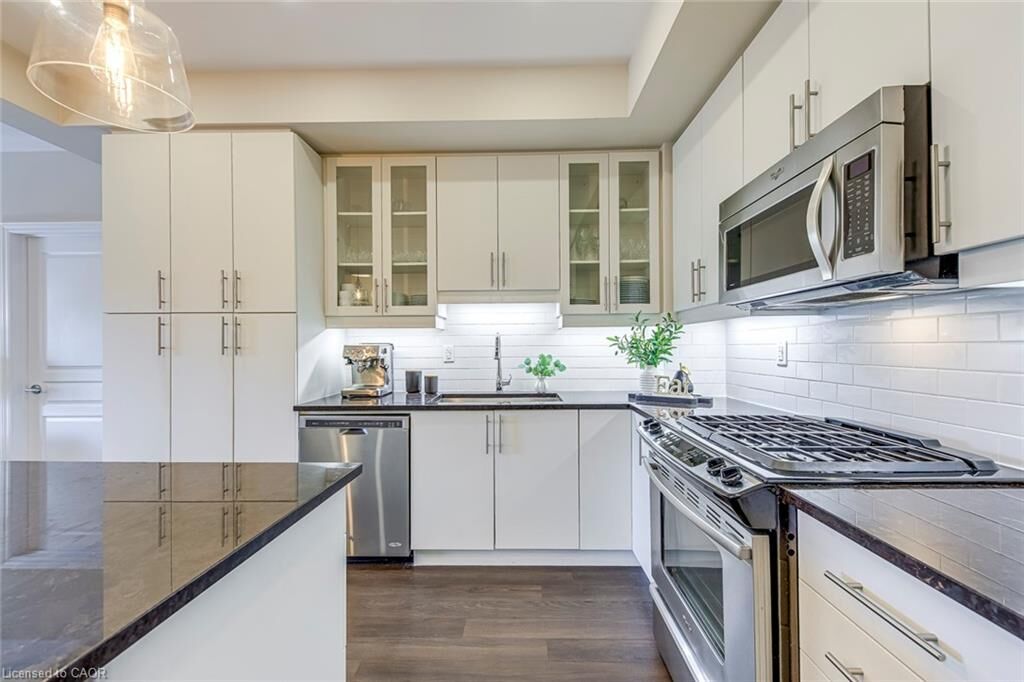 Property Photo:  128 Garden Drive 202  ON L6K 0H7 