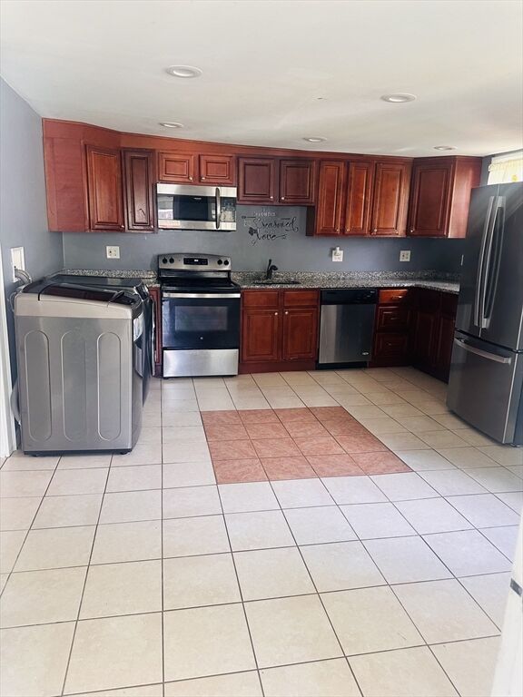 Property Photo:  733 Pleasant St 1  MA 01542 