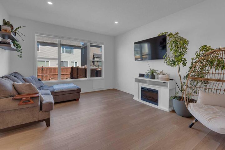 Property Photo:  76 Carringsby Avenue NW  AB T3P 1R9 