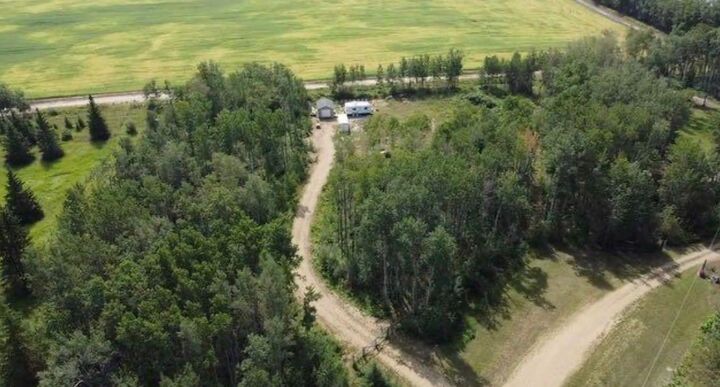 Property Photo: 842052 Range Road 241 9 AB T0H 1W0