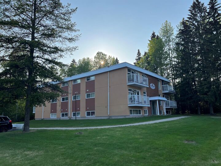 Property Photo:  506 41 Street 6  AB T7E 1A2 