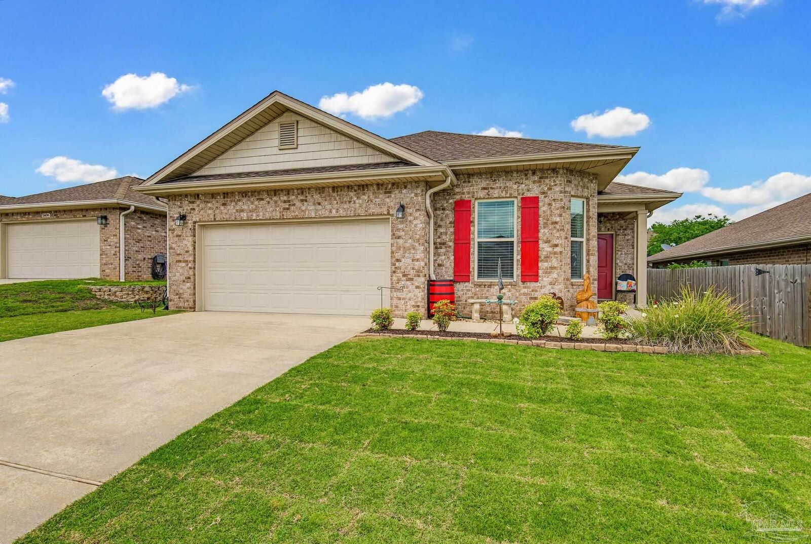 Property Photo: 5610 Vendome Ct FL 32583