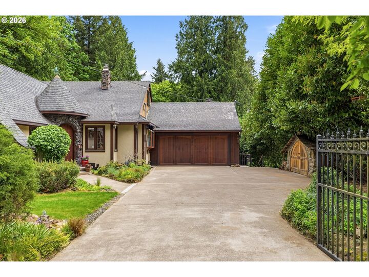 Property Photo:  6164 SW Capitol Hwy  OR 97239 