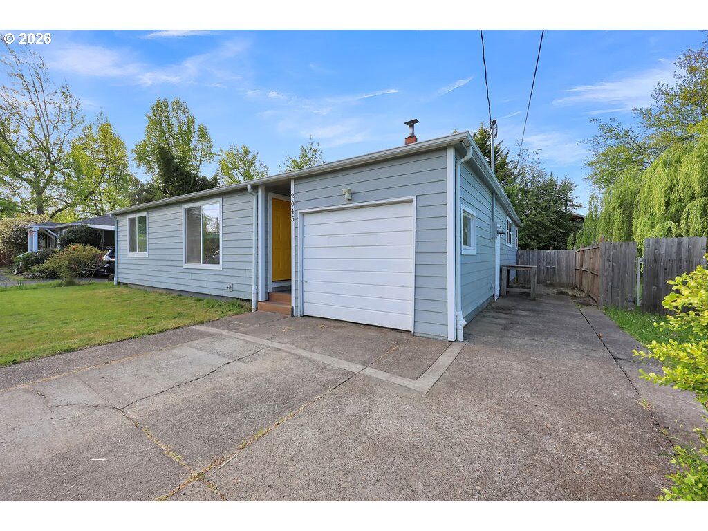 Property Photo:  2045 W 18th Ave  OR 97402 