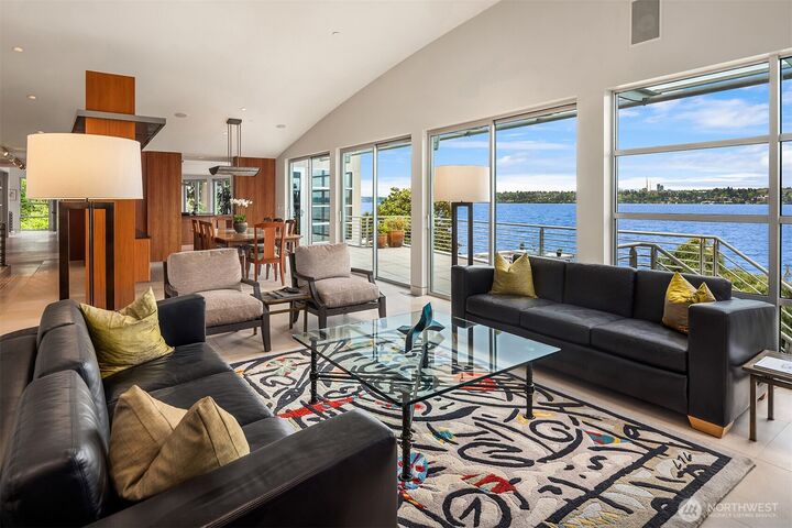 Property Photo:  7525 NE 28th Place  WA 98039 