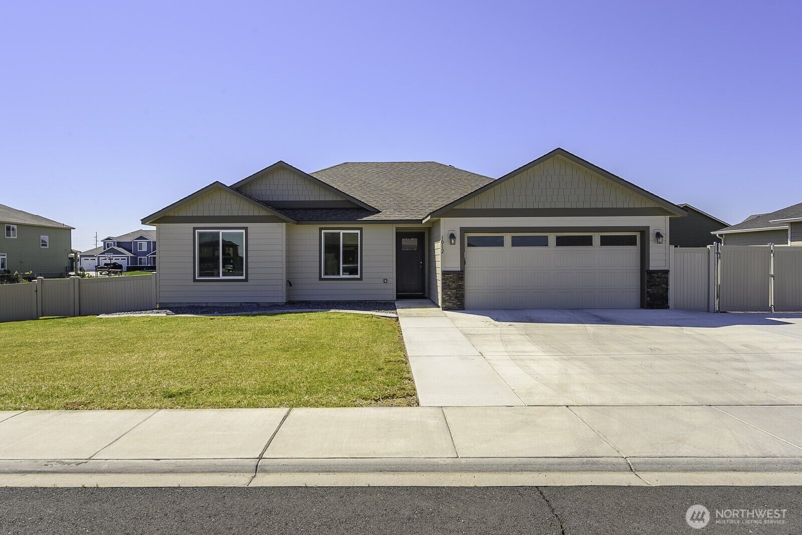 Property Photo:  1012  8th Avenue NE  WA 98823 