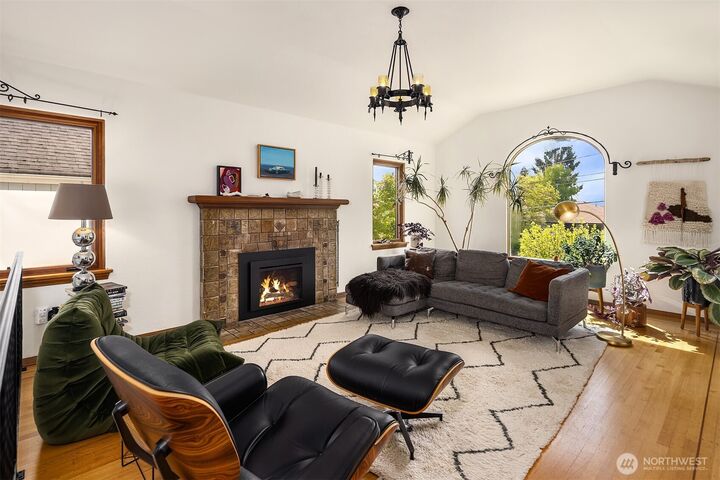Property Photo:  2624 W Plymouth Street  WA 98199 