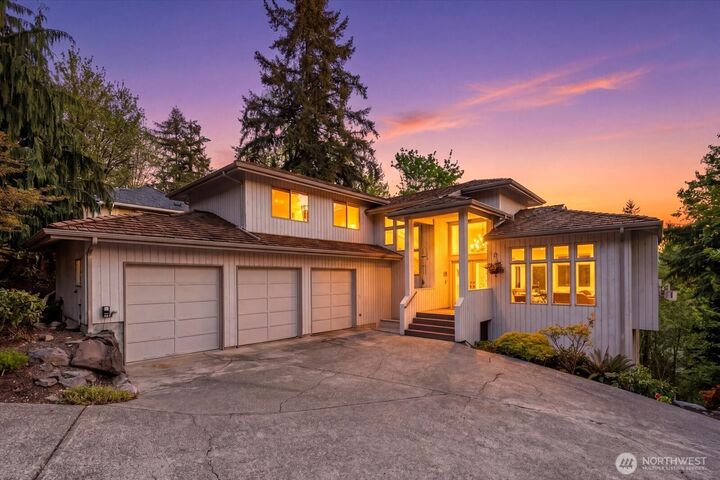Property Photo: 13032 204th Place SE WA 98027