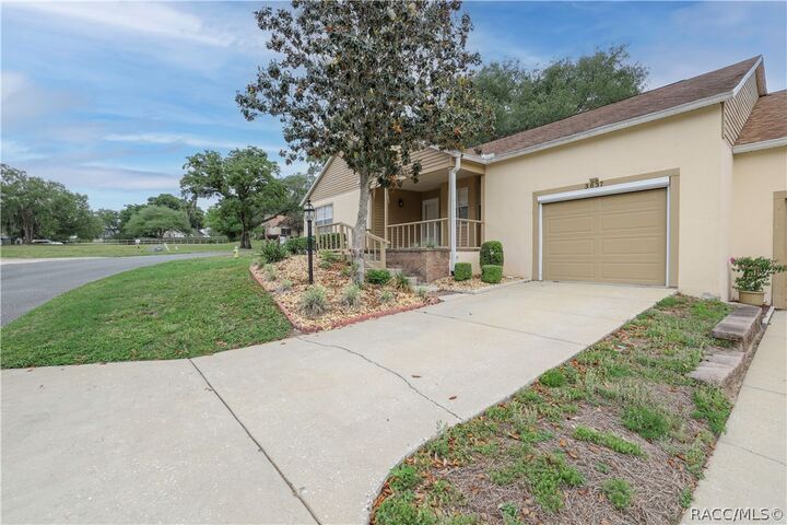 Property Photo:  3637 N Laurelwood Loop  FL 34465 