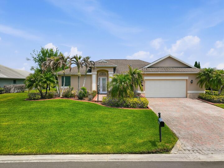 Property Photo:  1215 Southlakes Way SW  FL 32968 