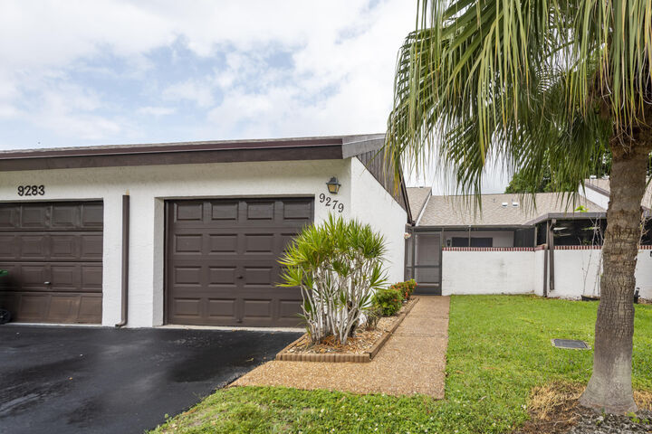 Property Photo:  9279 Wedgewood Drive B20  FL 33321 