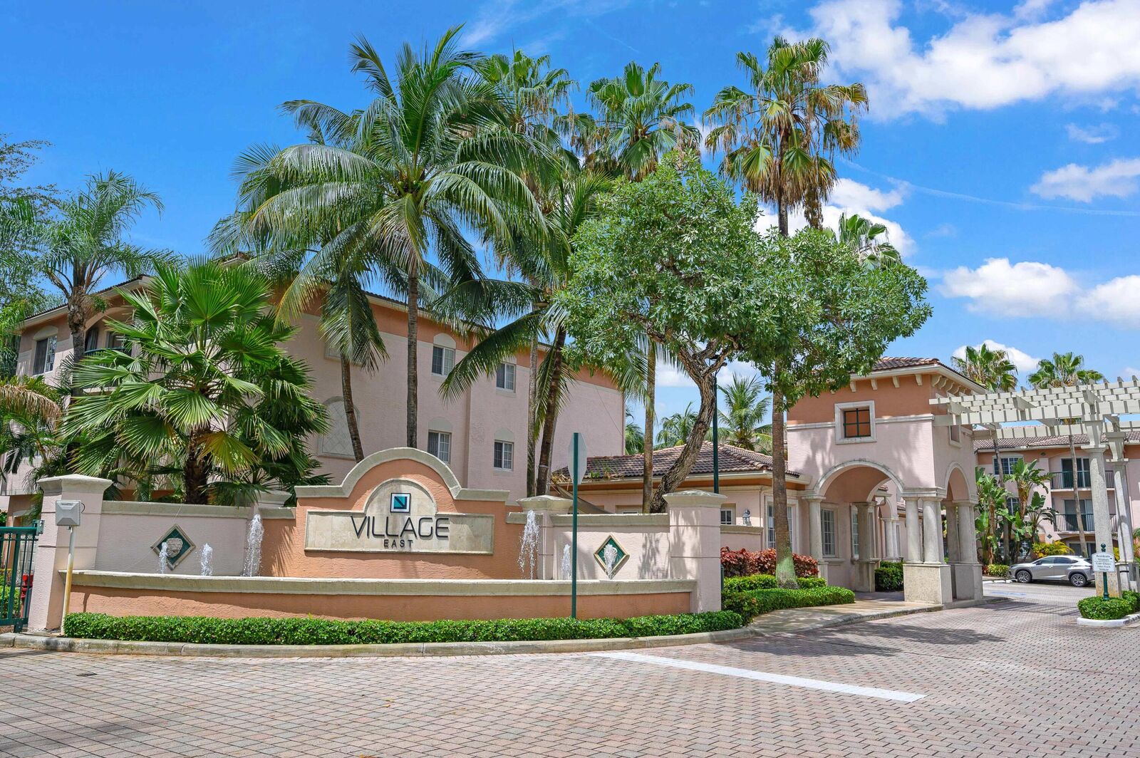 Property Photo:  2119 SE 10th Avenue 901  FL 33316 
