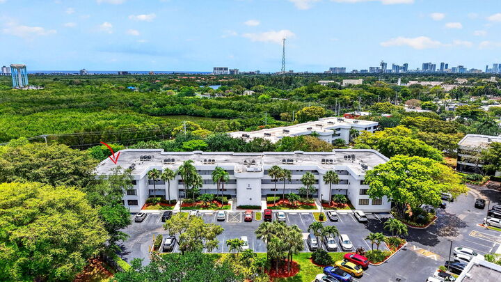 Property Photo:  1410 Sheridan Street 19I  FL 33020 
