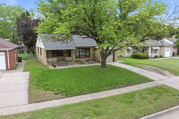 Property Photo:  2717 E Menlo Dr  KS 67211 