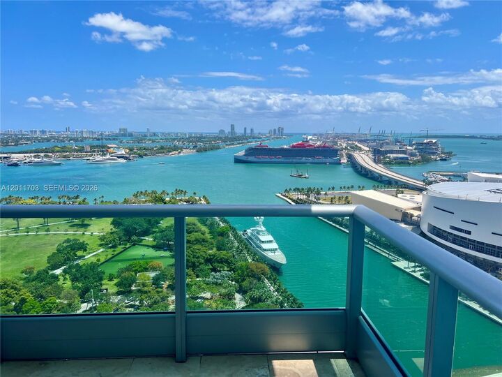 Property Photo:  900 Biscayne Blvd 2904  FL 33132 