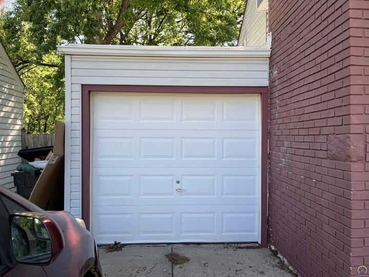 Property Photo:  624 SW Grandview Ave  KS 66606 