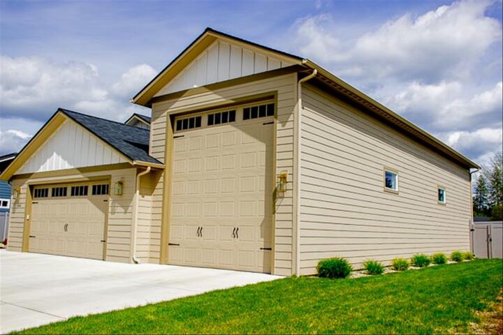 Property Photo:  1262 N Park Ave  WA 99006 