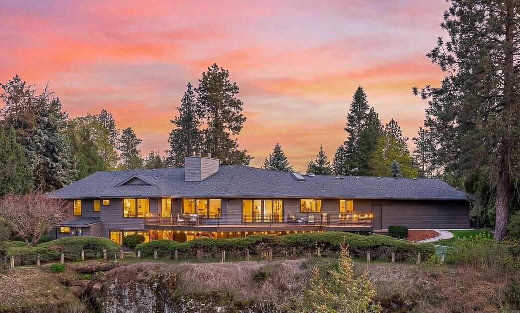 Property Photo:  1912 E Southeast Blvd  WA 99203 
