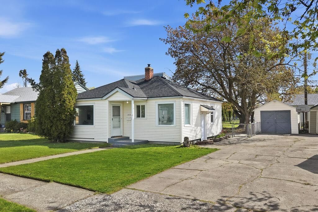Property Photo:  6116 N Lincoln St  WA 99205 