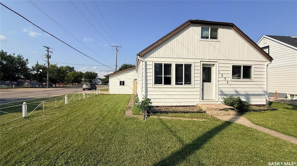 Property Photo: 1537 Second Street SK S4A 2M9
