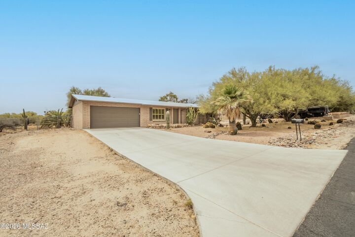 Property Photo:  10181 N Hacienda Hermosa Drive  AZ 85737 