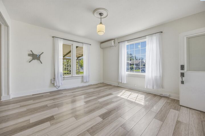 Property Photo:  25 E 3rd Ave  WA 99336 