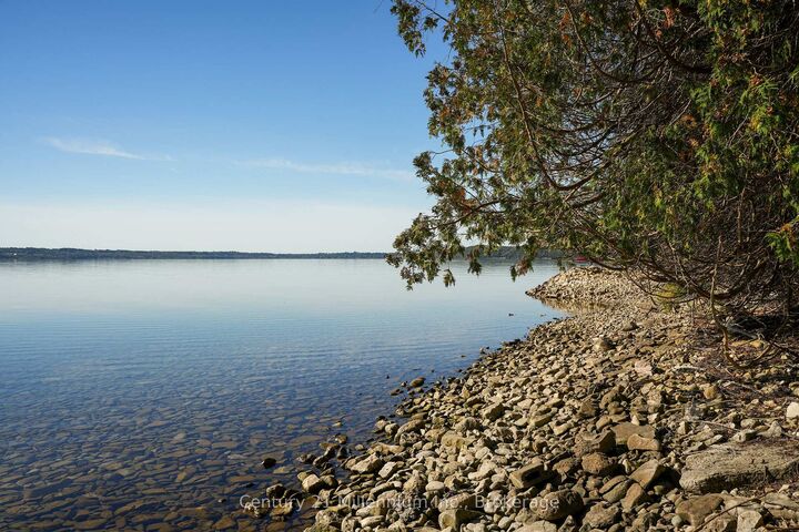 Photo de la propriété:  115 Mallory Beach Road  ON N0H 2T0 