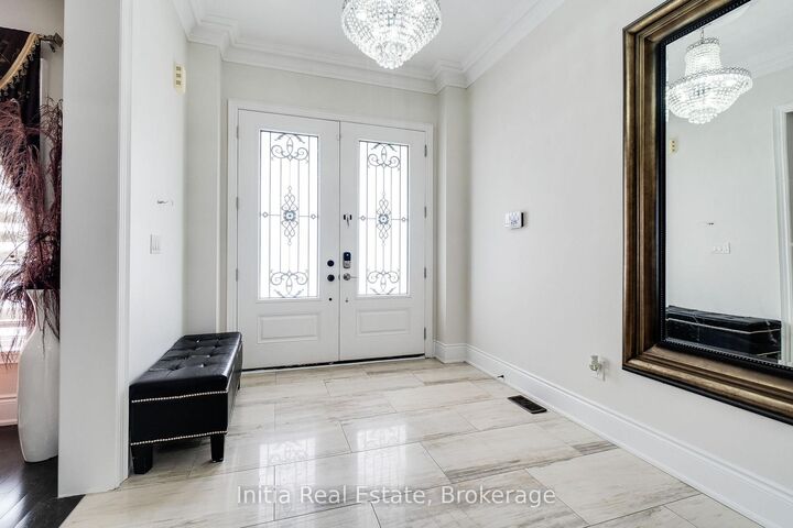 Property Photo: 12 Erintown Crescent S ON L6P 4H2