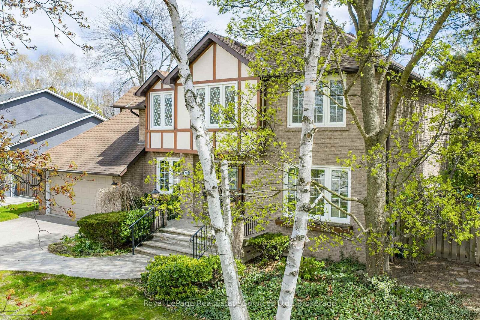 Property Photo: 2082 Mississauga Road ON L5H 2K6
