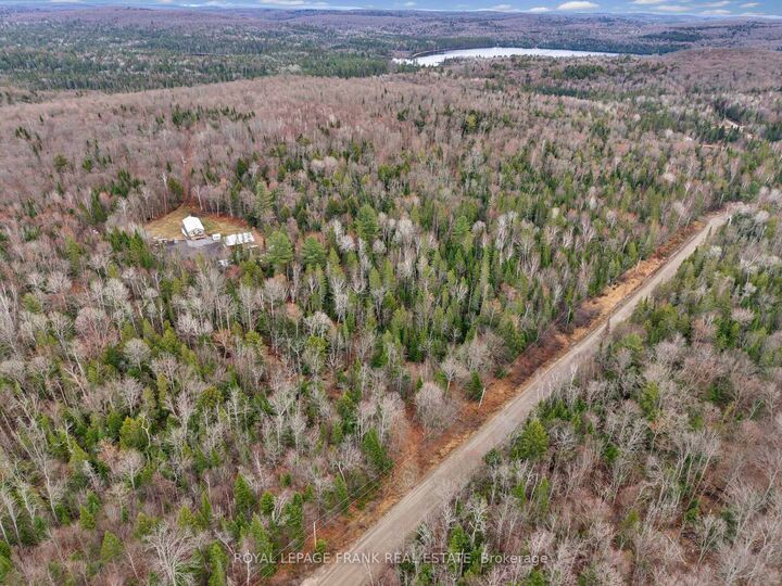 Property Photo: 989 North McKenzie Lake Road ON N0C 1B0