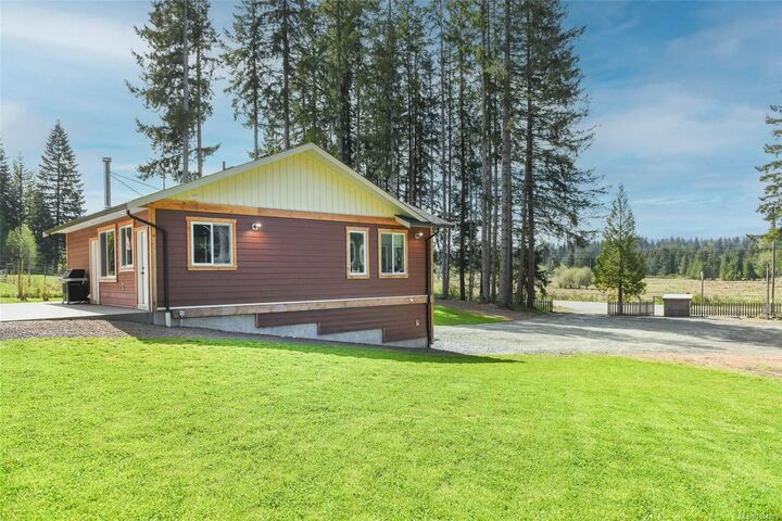 Property Photo: 7594 Island Hwy N BC V9N 1G3