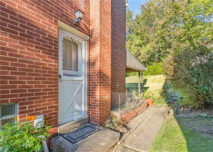 Property Photo:  2211 Lucina Ave  PA 15210 