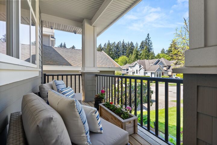 Property Photo: 14752 34A Avenue BC V4P 0B3