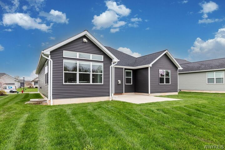 Property Photo:  92 Country Club Court  NY 14072 