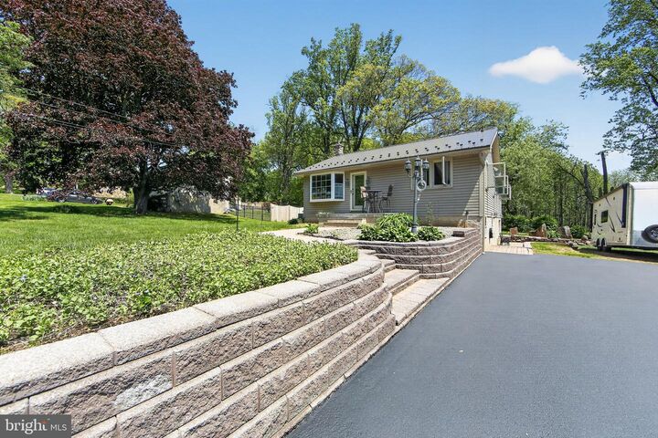 Property Photo:  215 N Limestone Road  PA 19365 