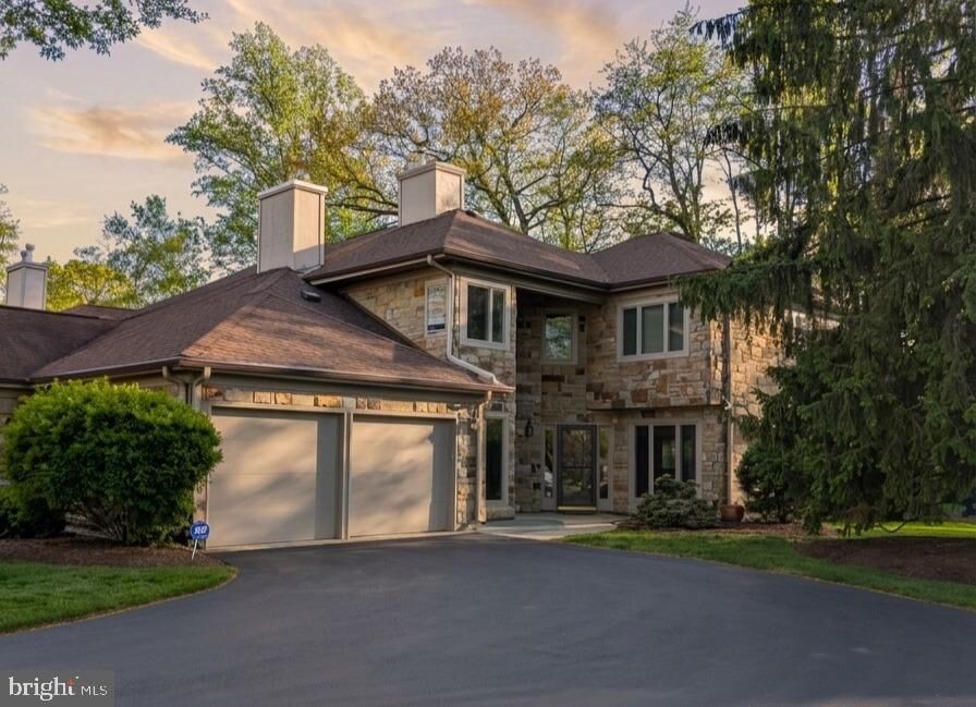 Property Photo:  7 Marvin Court  NJ 08648 