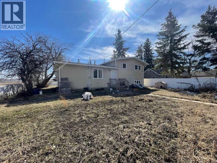 Property Photo:  5438 49 Avenue  SK S9V 0V3 
