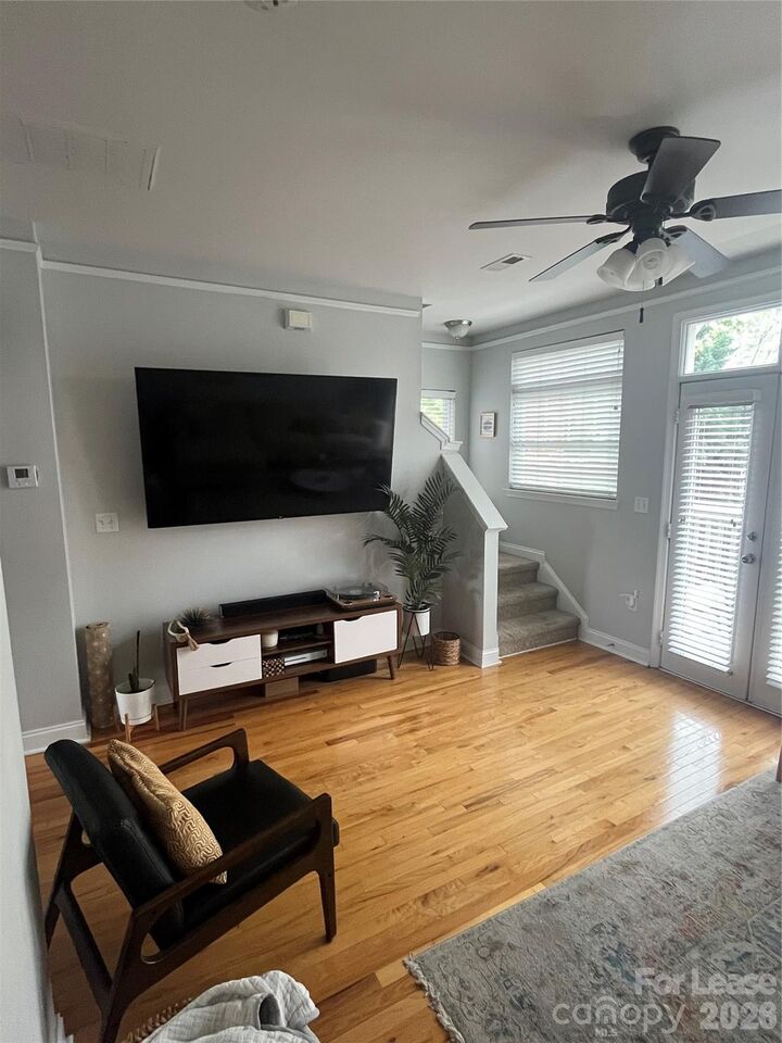 Property Photo: 933 Gracie Way 31 NC 28204