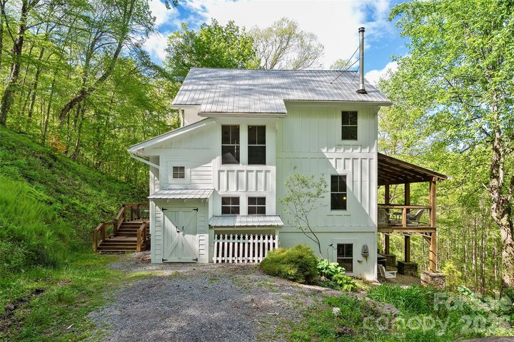 Property Photo:  580 Split Pine Cove  NC 28721 